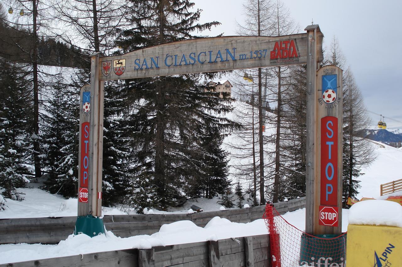Residence Vajolet San Cassiano Екстер'єр фото